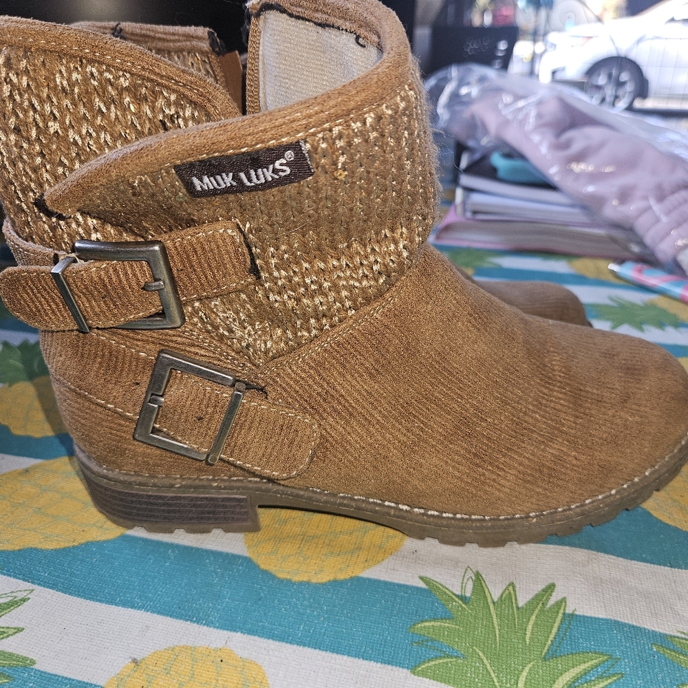 Muk Luk boots worn 3x 15.00 size 8